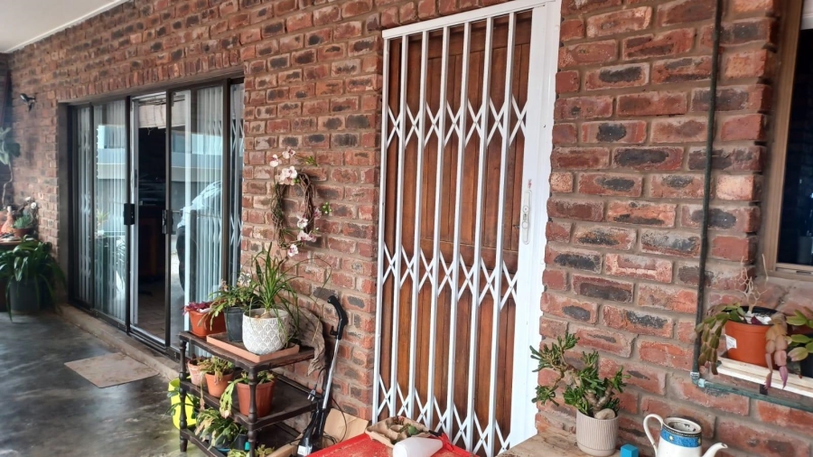 5 Bedroom Property for Sale in Dana Bay Western Cape